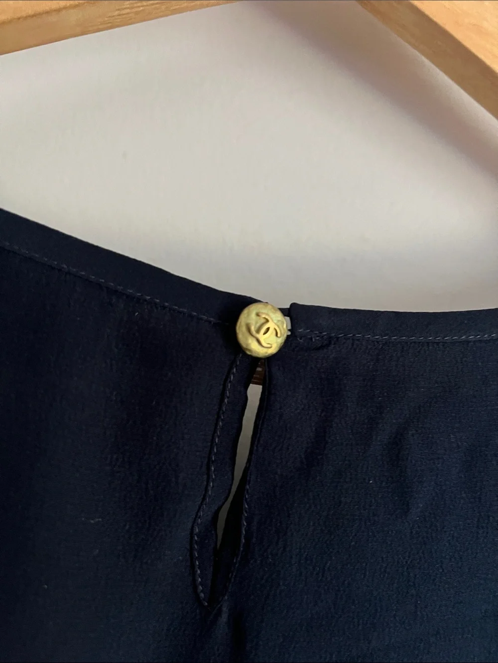 CHANEL Navy Silk Sleeveless Blouse Gold CC Button Keyhole Back 40
